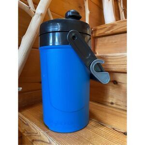 Igloo Proformance® 1/2 Gallon Water Jug, Black & Blue with Hanger Handle